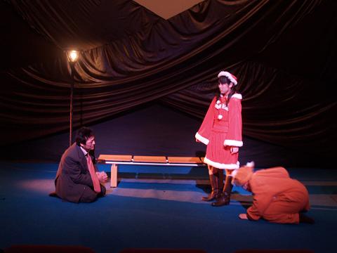 金になった娘を人間に戻すイヌのシロ