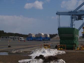 そろった専用運搬車４台