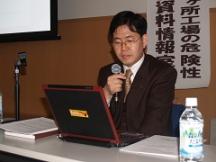 講演をするカン。ジョンミン博士