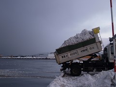 排雪ダンプ