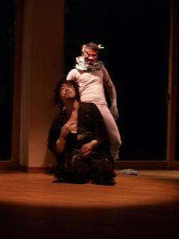 福士さんと外にいる赤桐さんとのコラボ