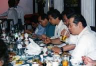 ビールを飲むオラ(一番右端)