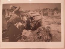 イエローケーキを攪拌したと思われる機械が捨てられていた。2003年6月