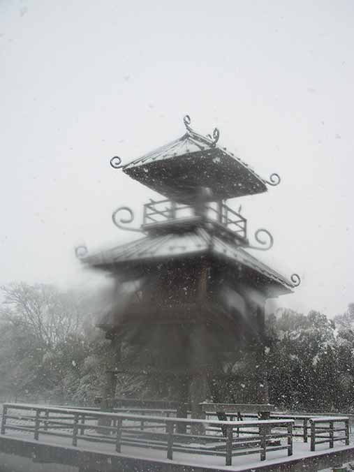 雪化粧の金閣寺。。。。ｳｿｳｿ
