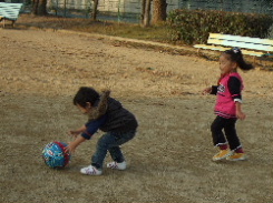 ボール遊び