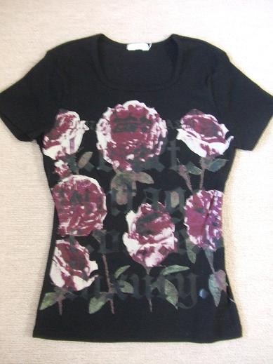 黒薔薇柄半袖Tシャツ