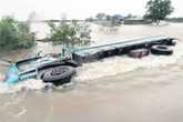 Acc. truck by Flood 165x110.jpg