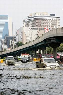 20111105 flood (Hayek Ladprao) - 2 252x378.JPG