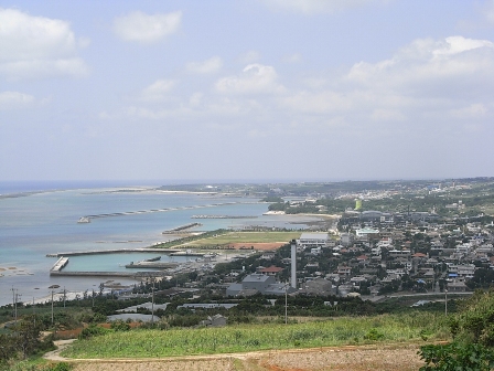 儀間と海