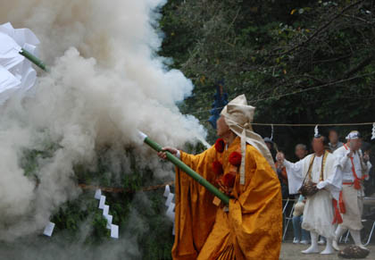 妻沼聖天山秋季例大祭　大護摩火渡り・１０