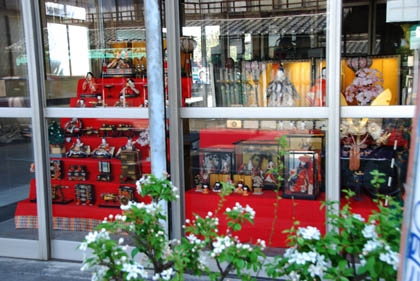 妻沼　商店街雛人形・４