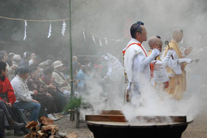 妻沼聖天山秋季例大祭　大護摩火渡り・１２