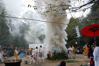 妻沼聖天山秋季例大祭　大護摩火渡り・１４