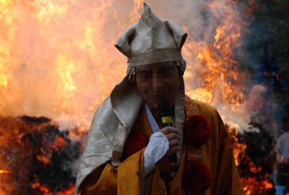 妻沼聖天山秋季例大祭　大護摩火渡り・１６