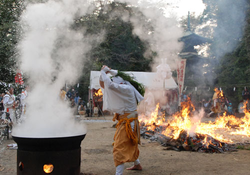 妻沼聖天山秋季例大祭　大護摩火渡り・１７