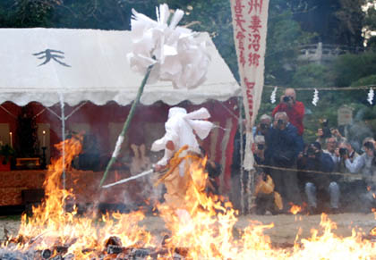 妻沼聖天山秋季例大祭　大護摩火渡り・１９