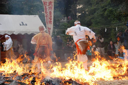 妻沼聖天山秋季例大祭　大護摩火渡り・２０