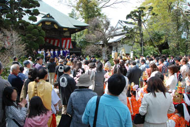 聖天様稚児行列・２