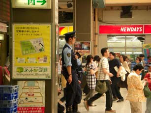 サミット特別警戒　上野駅２