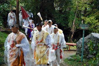 妻沼聖天山火渡り2011春・３