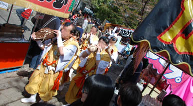 聖天様稚児行列・８