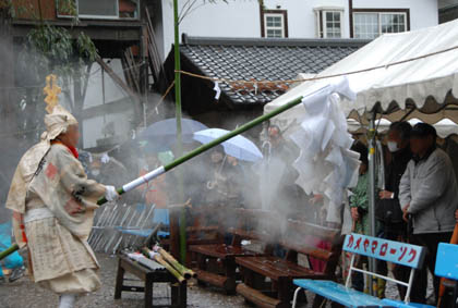 妻沼聖天山火渡り2011春・１１