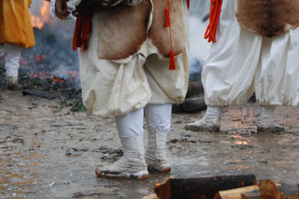 妻沼聖天山火渡り2011春・１２