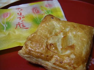 菊寿童　チューリップの庭