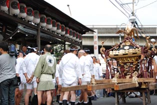 うちわ祭080720八坂神社前・３