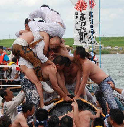 葛和田あばれ神輿2011・６