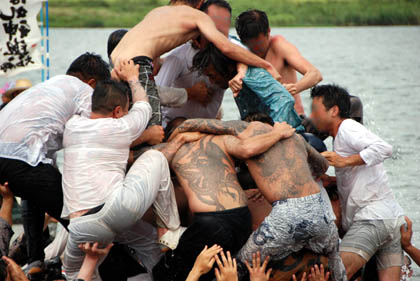 葛和田あばれ神輿2011・８