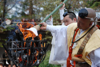 妻沼聖天山春季例大祭「火渡り」・８
