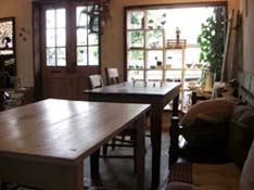 ヤツドキヤ　店内３