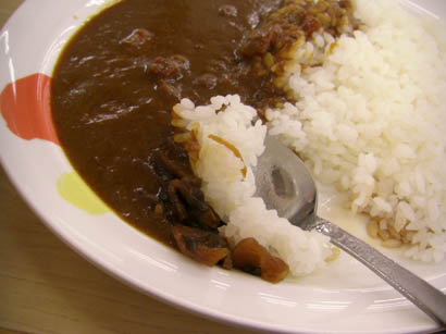 松屋のカレー　最初のひと口