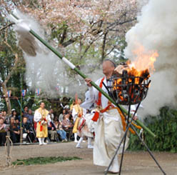 妻沼聖天山春季例大祭「火渡り」・１１