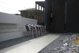 ワンルームカフェ　入口