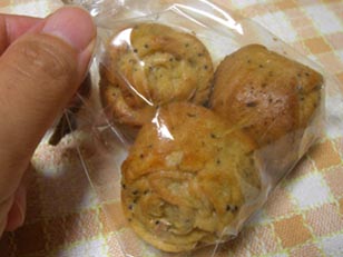 ヤツドキヤ　バラのマクロビマドレーヌ