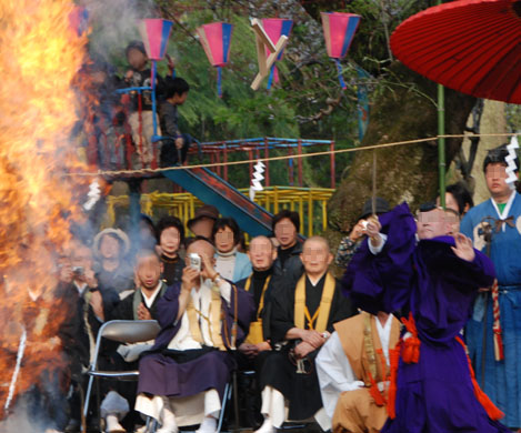 妻沼聖天山春季例大祭「火渡り」・１４