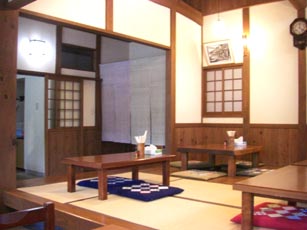 騎崎屋　店内・２