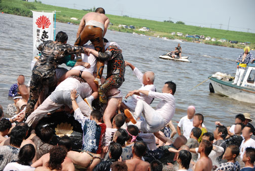 葛和田・大杉神社あばれ神輿　１１