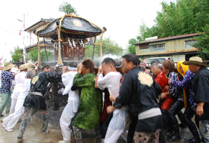 葛和田あばれ神輿2011・２２