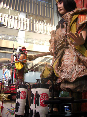 丸ビル人形展示・３