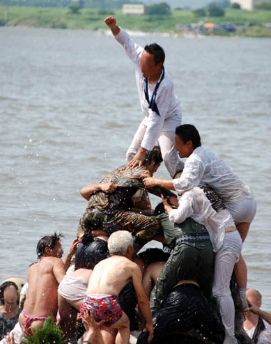 葛和田・大杉神社あばれ神輿　１３