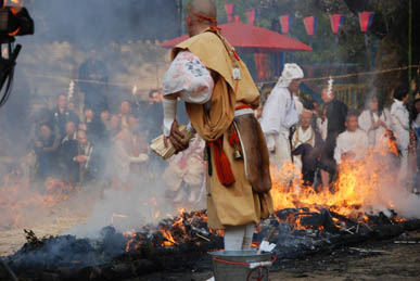 妻沼聖天山春季例大祭「火渡り」・１８