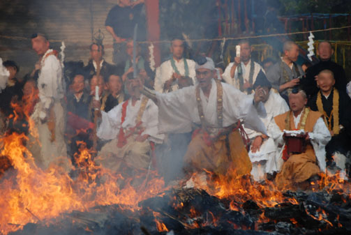 妻沼聖天山春季例大祭「火渡り」・１９