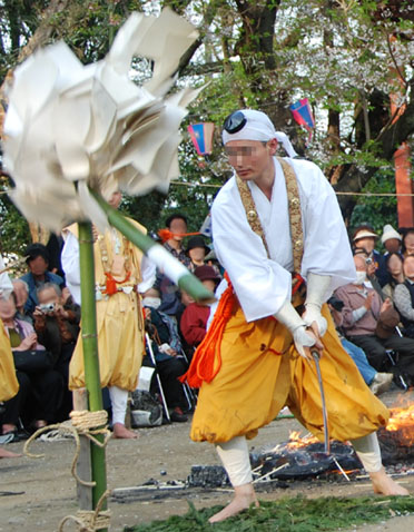 妻沼聖天山春季例大祭「火渡り」・２０