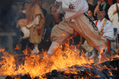 妻沼聖天山春季例大祭「火渡り」・２１
