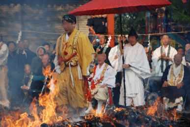 妻沼聖天山春季例大祭「火渡り」・２２