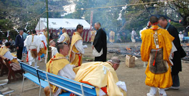 妻沼聖天山春季例大祭「火渡り」・２８