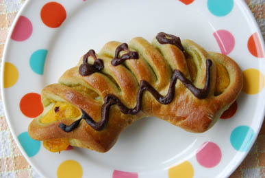 とりせん「ガレット」のパン・４